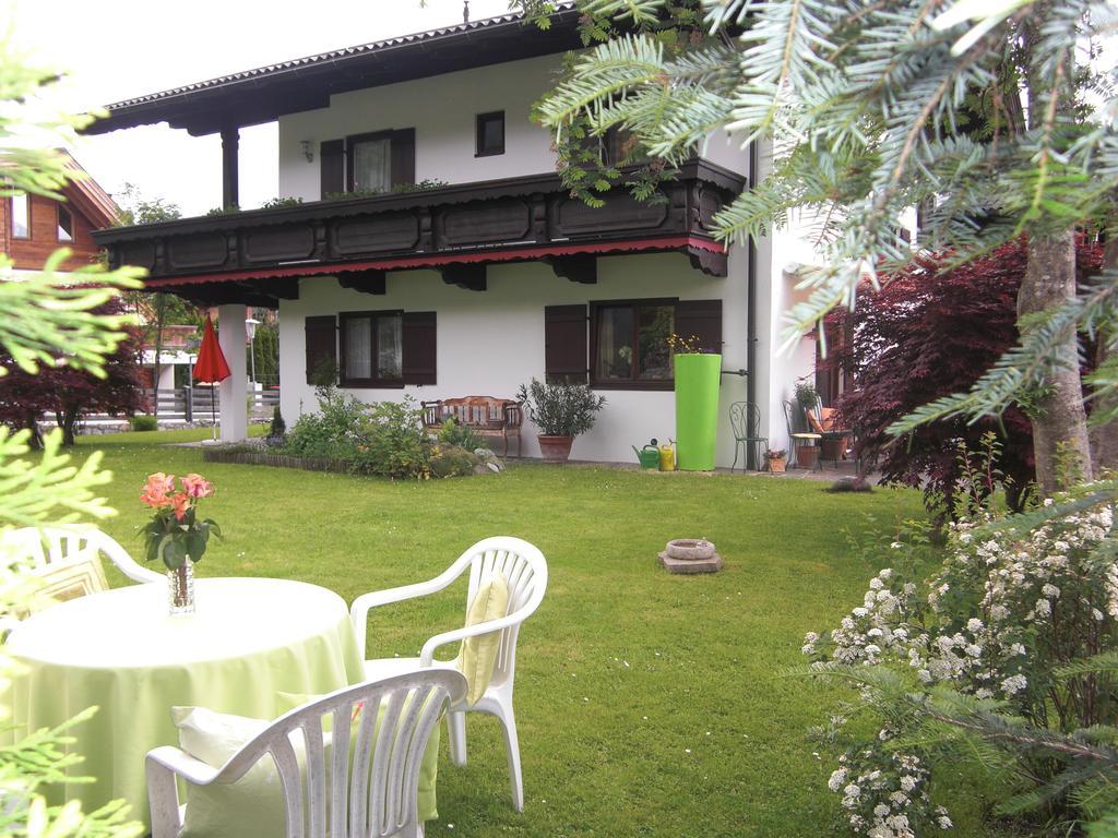 Haus Slechta Apartment Kitzbuhel Ruang foto